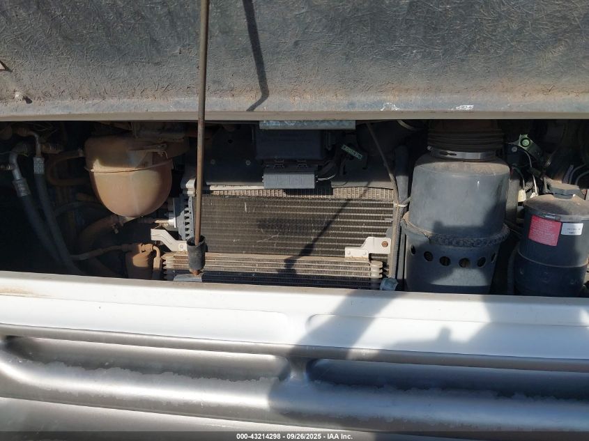 2000 Ford F550 Super Duty Stripped Chass VIN: 3FCNF53SXYJA04274 Lot: 43214298