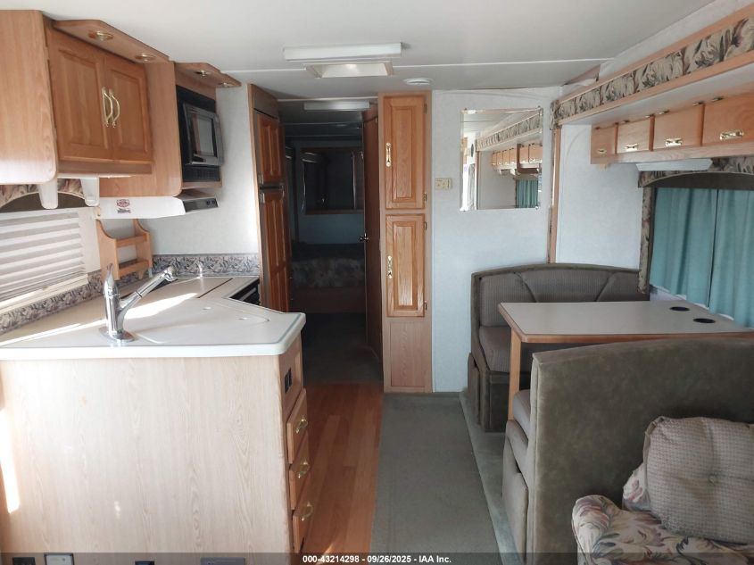 2000 Ford F550 Super Duty Stripped Chass VIN: 3FCNF53SXYJA04274 Lot: 43214298