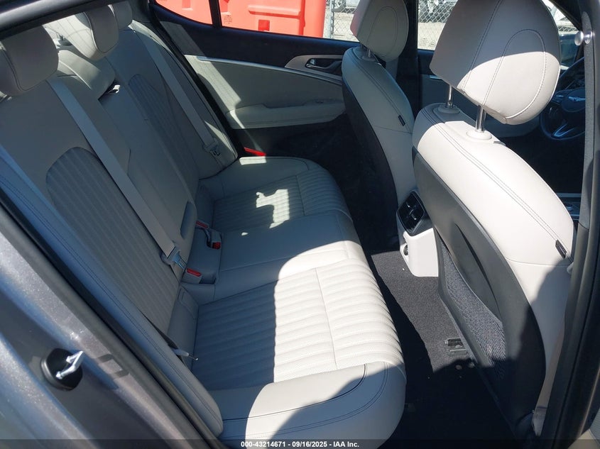 2022 Genesis G70 2.0T Awd VIN: KMTG34TA0NU098594 Lot: 43214671