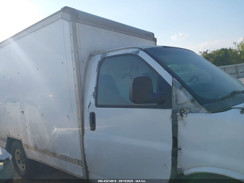 2008 GMC Savana Cutaway Work Van VIN: 1GDGG31C281909878 Lot: 43214919