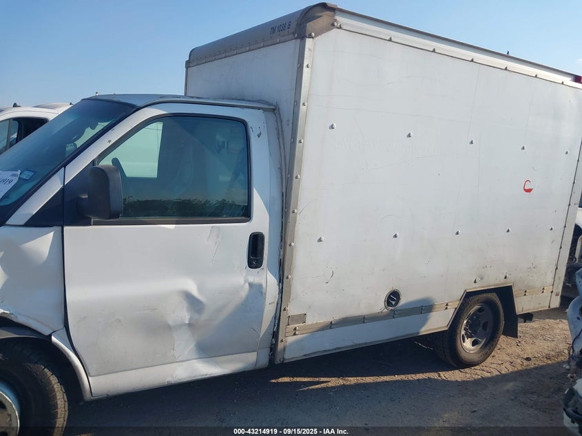 2008 GMC Savana Cutaway Work Van VIN: 1GDGG31C281909878 Lot: 43214919