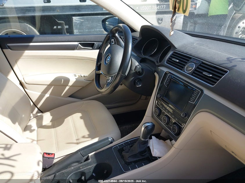 VIN 1VWDT7A32HC043997 2017 VOLKSWAGEN PASSAT 1.8T R-LINE