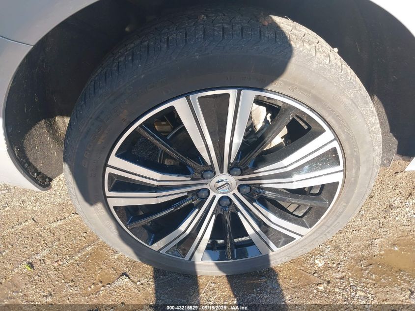 2022 Volvo Xc60 B5 Inscription VIN: YV4L12RL3N1950838 Lot: 43215529