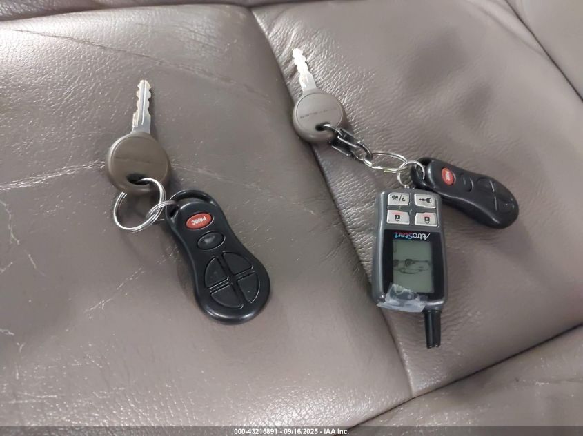 2002 Chrysler Town & Country Limited VIN: 2C8GP64L22R746829 Lot: 43215891