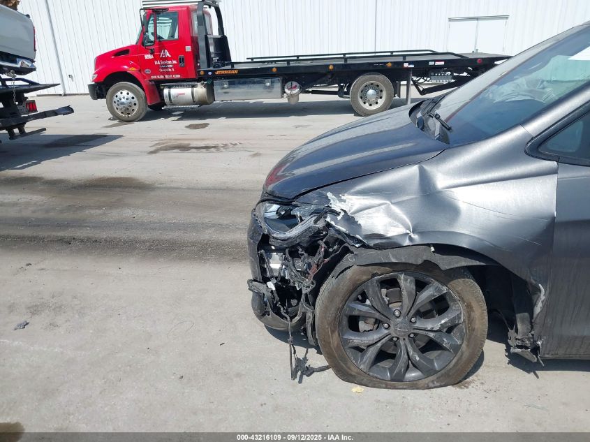 2020 Chrysler Pacifica Touring L Plus VIN: 2C4RC1EG0LR286355 Lot: 43216109