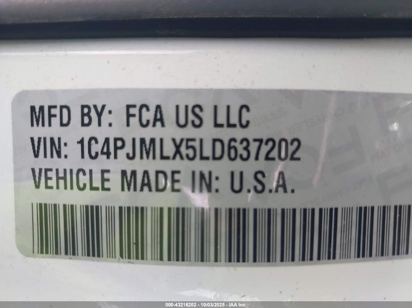 2020 Jeep Cherokee Latitude Lux 4X4 VIN: 1C4PJMLX5LD637202 Lot: 43216202