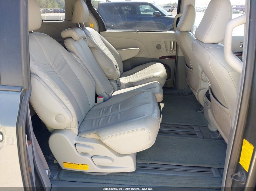 2011 Toyota Sienna Xle V6 VIN: 5TDYK3DC7BS011242 Lot: 43216779