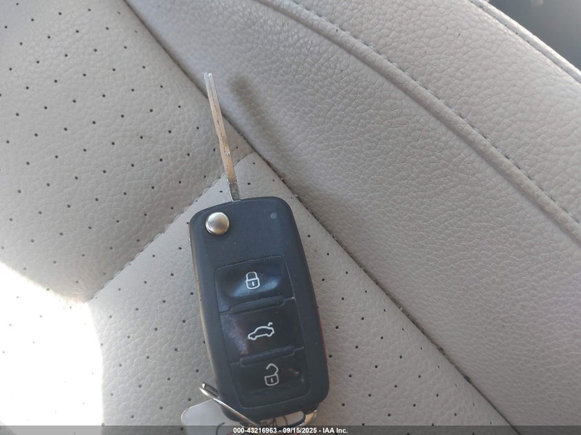 2016 VOLKSWAGEN TIGUAN S WVGBV7AX0GW001702