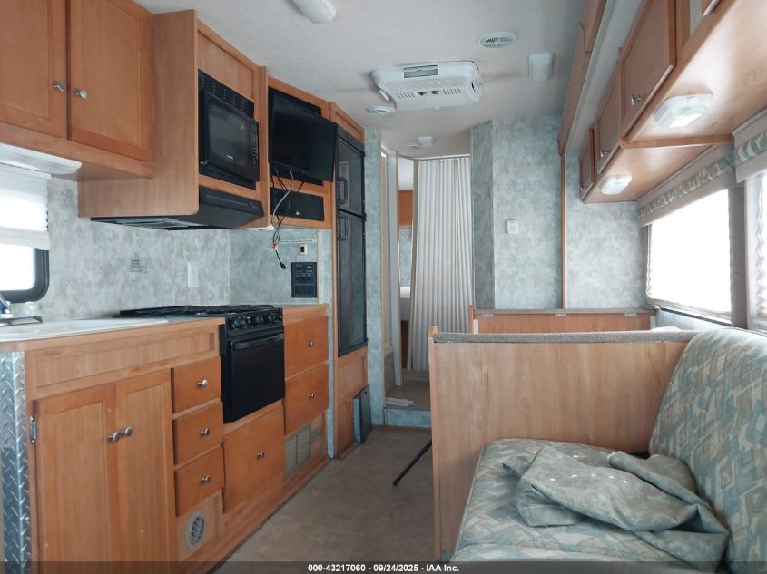 2006 Chevrolet Express Cutaway Work Van VIN: 1GBKG31UX61239263 Lot: 43217060