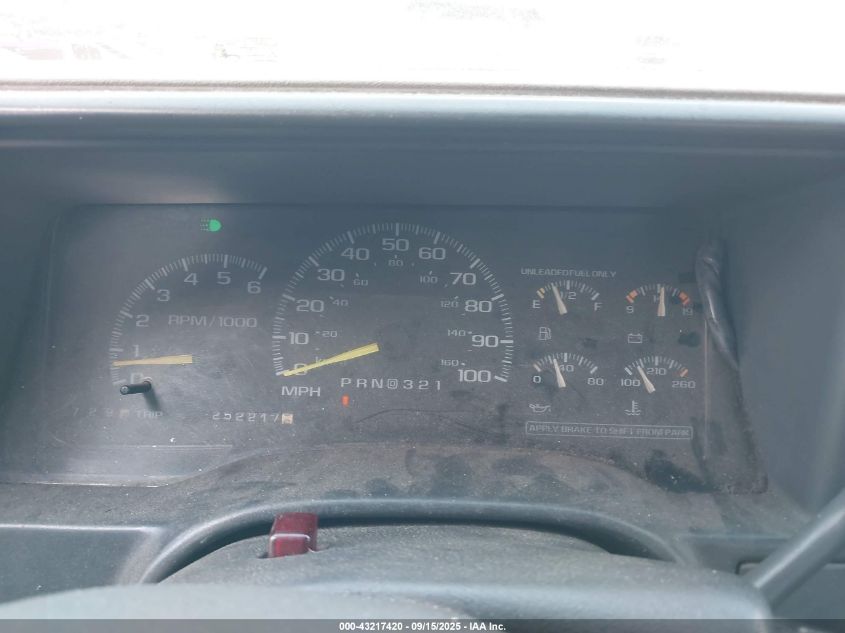 2000 GMC Sierra 2500 Classic Sl VIN: 1GTGK29R8YF474907 Lot: 43217420