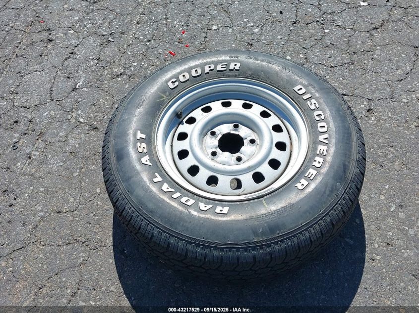 1992 GMC S15 Jimmy VIN: 1GKDT13Z7N2501377 Lot: 43217529