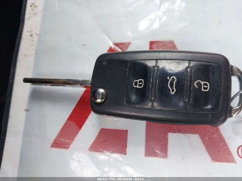 2018 Volkswagen Passat 2.0T R-Line/2.0T S VIN: 1VWAA7A33JC039861 Lot: 43217791