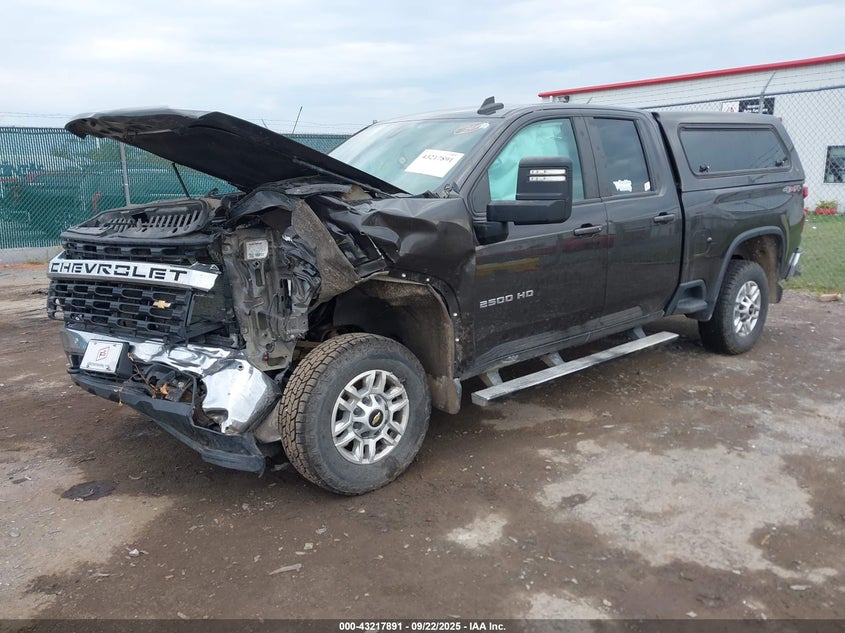 1GC5YNE72MF115672 2021 CHEVROLET SILVERADO photo no. 2