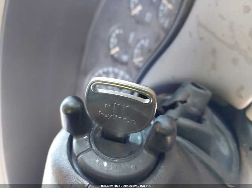 2000 Chevrolet Tahoe All New Lt VIN: 1GNEC13T1YJ137230 Lot: 43218023