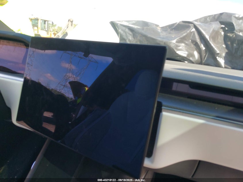 2023 Tesla Model X Plaid Tri Motor All-Wheel Drive VIN: 7SAXCBE69PF429215 Lot: 43218122