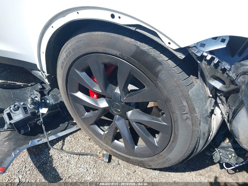 2023 Tesla Model X Plaid Tri Motor All-Wheel Drive VIN: 7SAXCBE69PF429215 Lot: 43218122