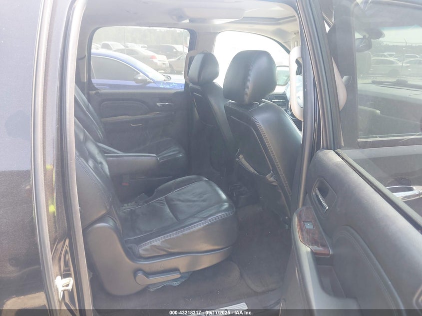 2009 GMC Yukon Xl 1500 Denali VIN: 1GKFC06289R255762 Lot: 43218317