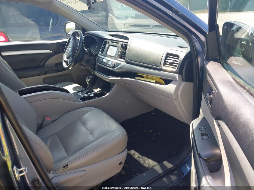 2014 TOYOTA HIGHLANDER LE PLUS V6 - 5TDBKRFH1ES013333