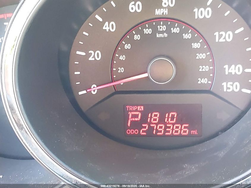 2011 Kia Sorento Lx VIN: 5XYKT3A10BG127661 Lot: 43219276