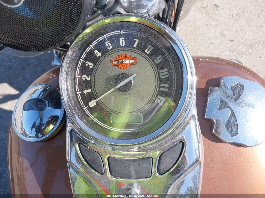 2014 Harley-Davidson Flstc Heritage Softail Classic VIN: 1HD1BWV17EB025684 Lot: 43219523