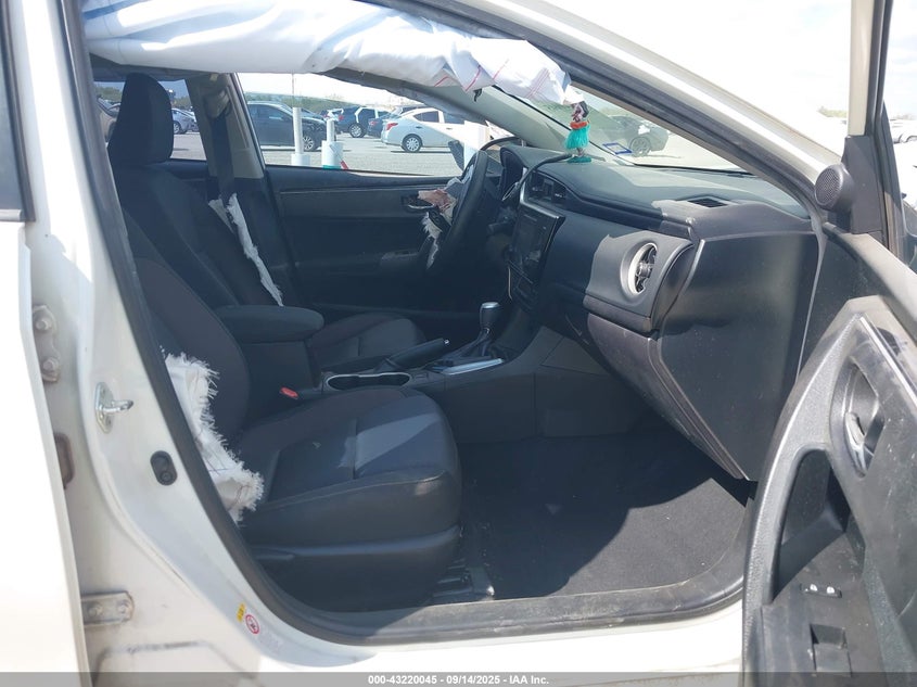 5YFBURHEXHP673249 2017 TOYOTA COROLLA photo no. 5