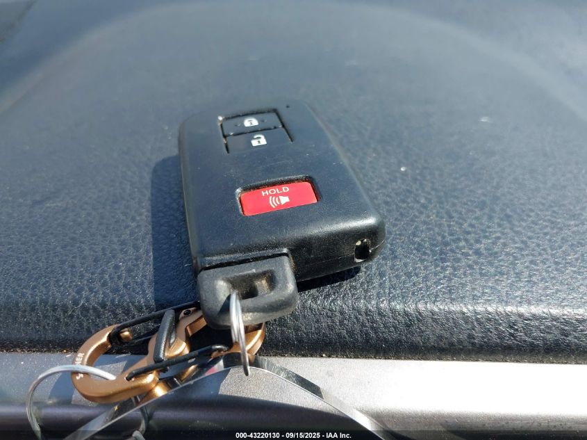 2017 Toyota Rav4 Hybrid Xle VIN: JTMRJREV6HD066327 Lot: 43220130