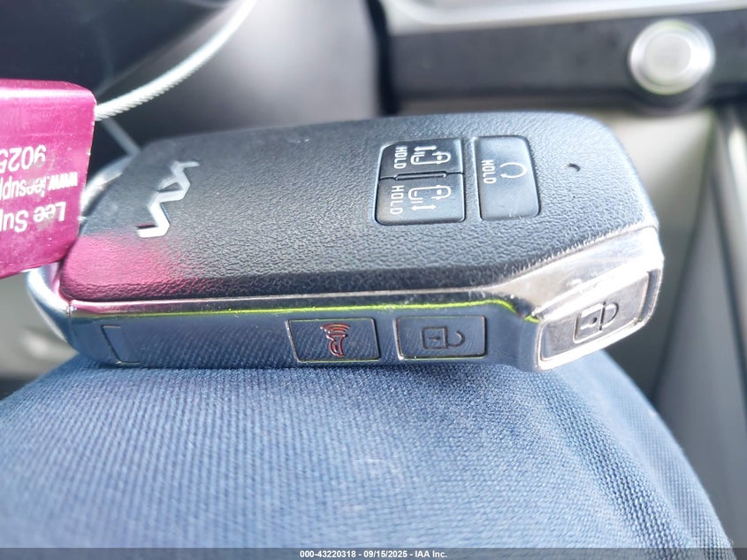 KNDNB4H3XP6214006 2023 KIA CARNIVAL photo no. 11