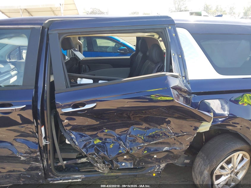 KNDNB4H3XP6214006 2023 KIA CARNIVAL photo no. 18