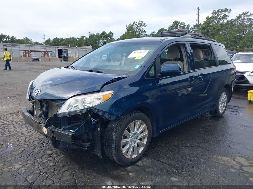 5TDJK3DC1CS042991 2012 TOYOTA SIENNA photo no. 2