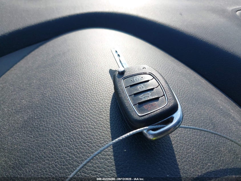 2018 Hyundai Santa Fe Se VIN: KM8SM4HF4JU274675 Lot: 43220498