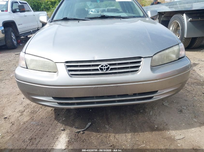 1999 Toyota Camry Le VIN: 4T1BG22K2XU435633 Lot: 43220759