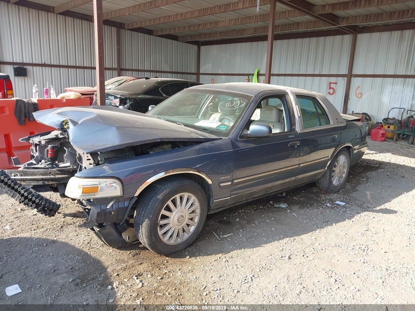 2MEHM75V29X609561 2009 MERCURY GRAND MARQUIS photo no. 2