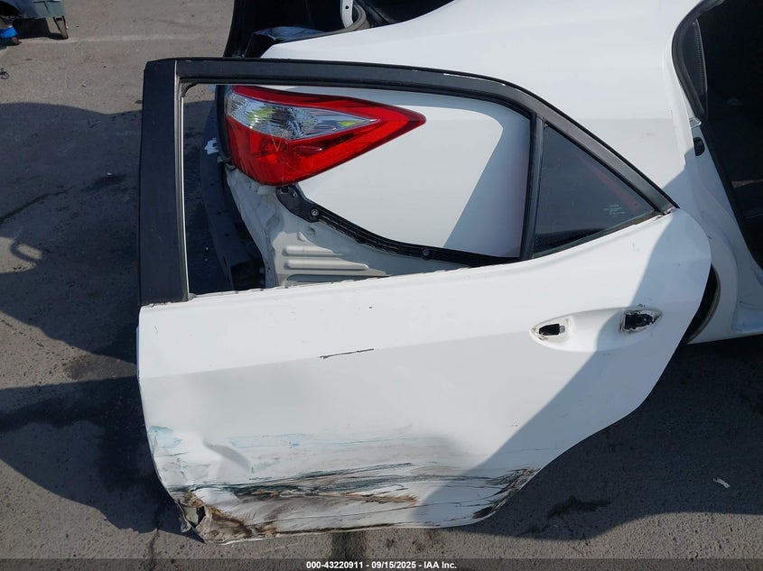 2015 Toyota Corolla S Plus VIN: 5YFBURHE2FP348933 Lot: 43220911