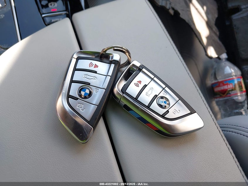 2023 BMW M5 - WBS83CH00PCL70074