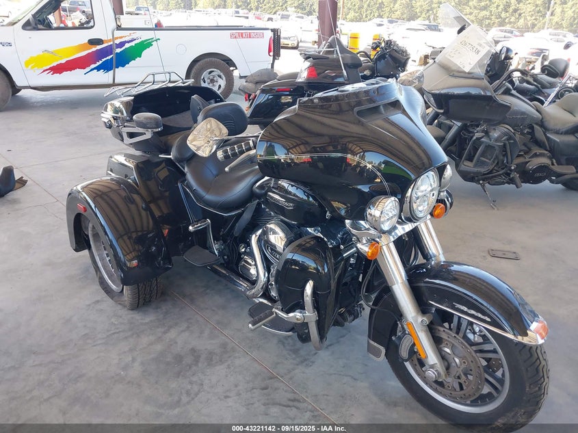 2014 HARLEY-DAVIDSON FLHTCUTG TRI GLIDE ULTRA - 1HD1MAL12EB857627