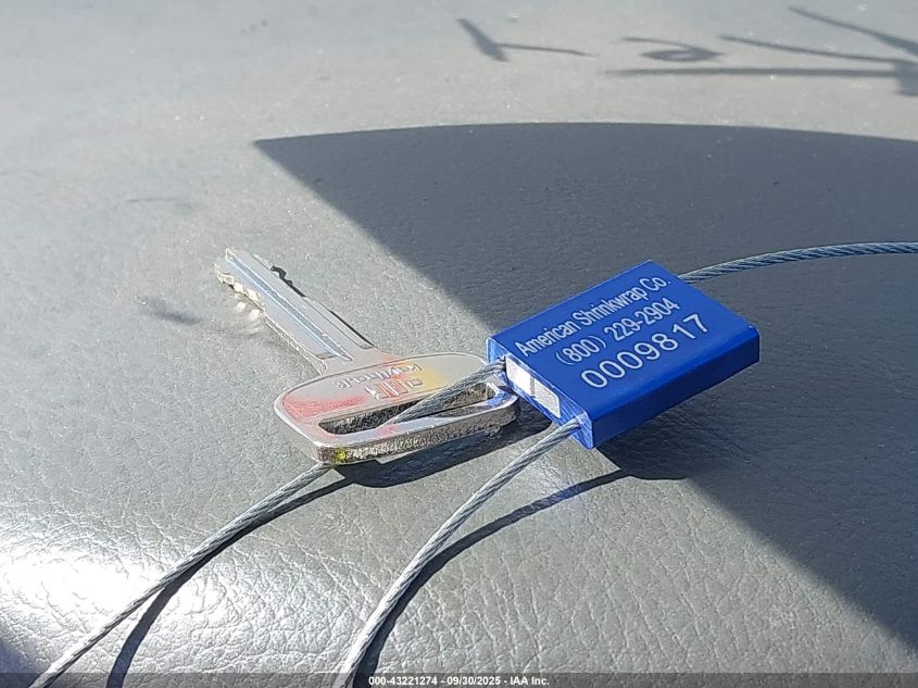 2003 Toyota Camry Le VIN: JTDBE32K830157273 Lot: 43221274