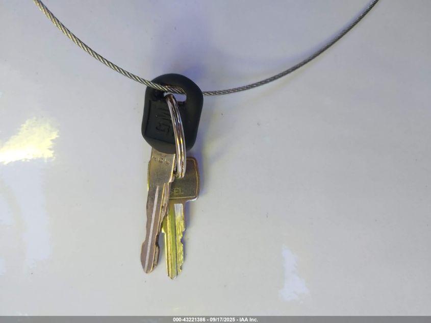 2000 Chevrolet Tahoe Limited VIN: 1GNEC13RXYR190112 Lot: 43221386