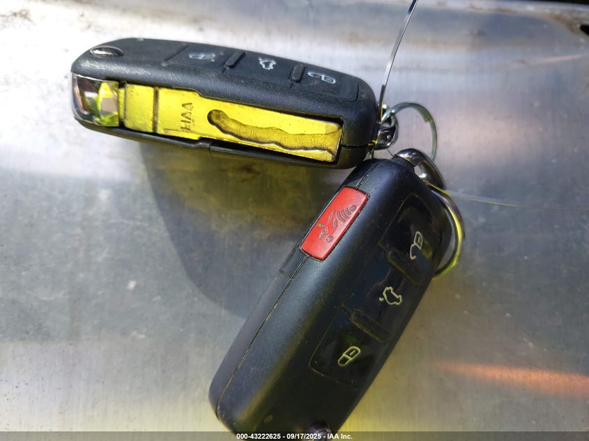 2013 Volkswagen Passat 2.5L Wolfsburg Edition VIN: 1VWAH7A38DC141947 Lot: 43222625