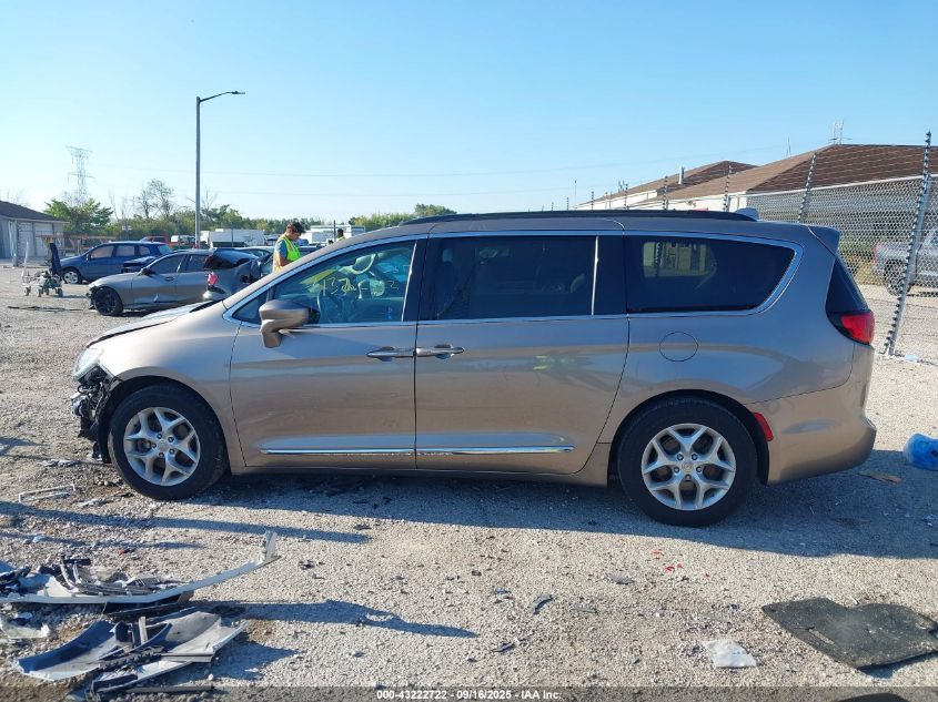 2017 Chrysler Pacifica Touring-L VIN: 2C4RC1BG8HR788803 Lot: 43222722