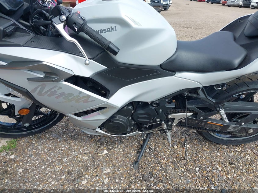 2025 Kawasaki Ex500 VIN: ML5EXGG10SDA53296 Lot: 43223091