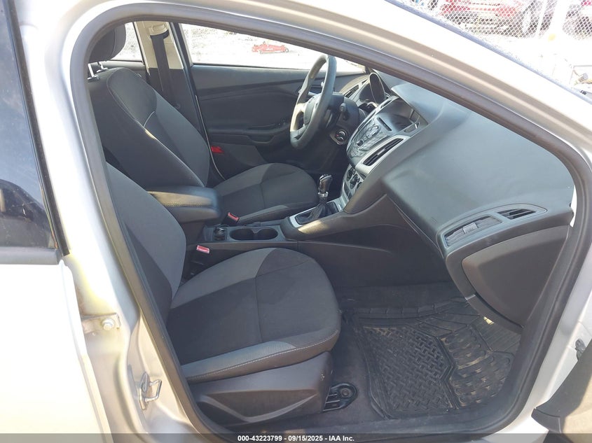 2013 FORD FOCUS SE - 1FADP3K26DL123812