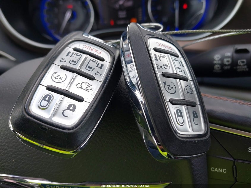 2018 Chrysler Pacifica Touring L VIN: 2C4RC1BG5JR142916 Lot: 43223900