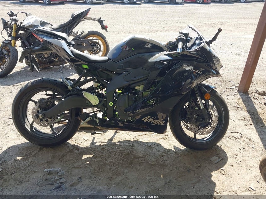 2025 Kawasaki Zx400 P VIN: ML5ZXCP18SDA31556 Lot: 43224090