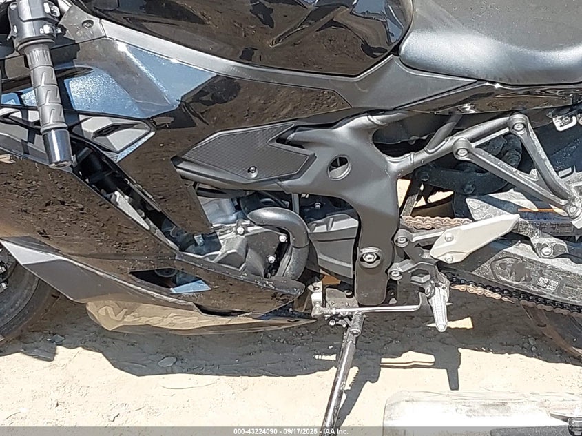 2025 Kawasaki Zx400 P VIN: ML5ZXCP18SDA31556 Lot: 43224090