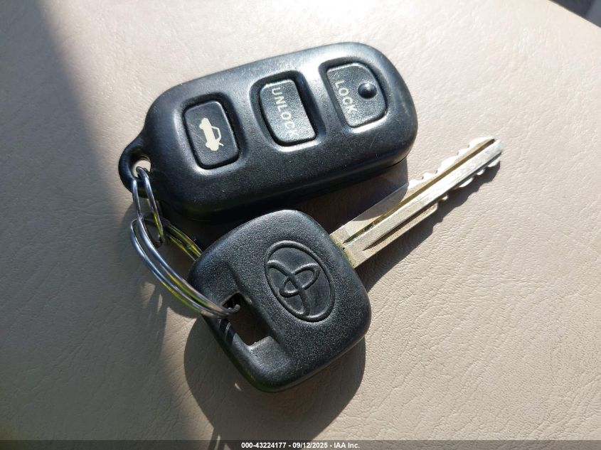 2002 Toyota Camry Le VIN: 4T1BE32K12U586189 Lot: 43224177