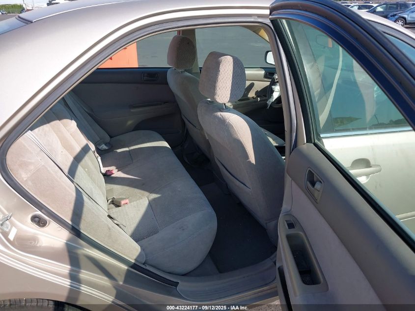 2002 Toyota Camry Le VIN: 4T1BE32K12U586189 Lot: 43224177