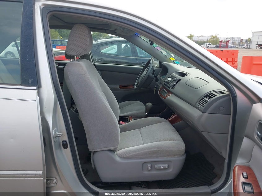 4T1BE32K54U856625 2004 TOYOTA CAMRY photo no. 5