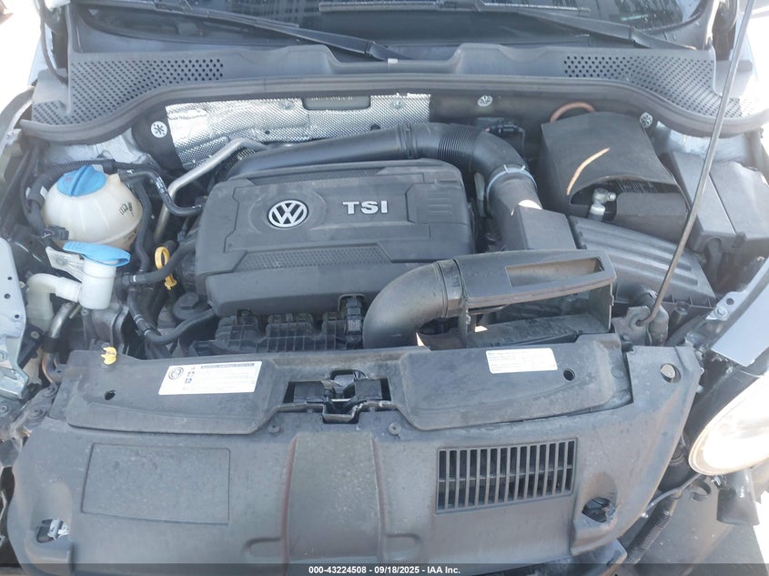 2017 VOLKSWAGEN BEETLE 1.8T SE/1.8T SEL - 3VWJ17AT4HM614736