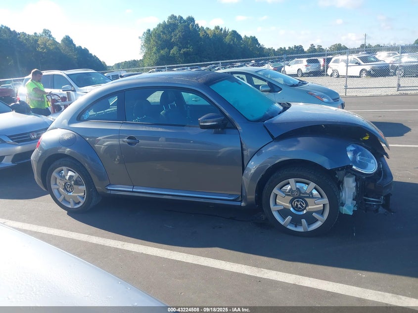 2017 VOLKSWAGEN BEETLE 1.8T SE/1.8T SEL - 3VWJ17AT4HM614736