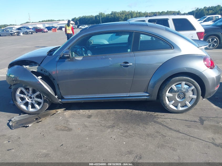 2017 VOLKSWAGEN BEETLE 1.8T SE/1.8T SEL - 3VWJ17AT4HM614736